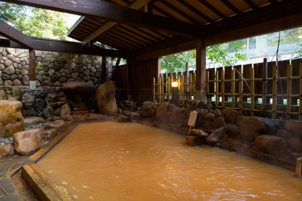 WA-SAKURA - Japon Tourisme Voyage Hyogo Kobe Arima onsen sources chaudes bain extérieur plein air kin no yu eau d'or bienfaits peau