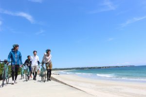 Tour à vélo autour de la baie d'Ago
