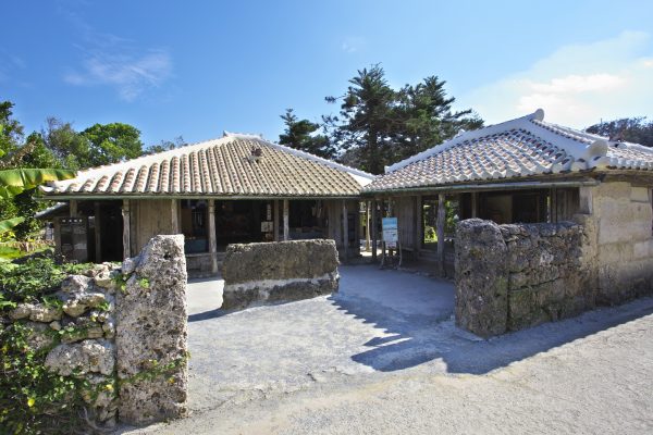 village traditionnel ryûkyû muraokinawa Japon tourisme voyage historique immersion expérience nouriture artisanat déguisement