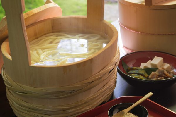 temple bouddhiste zen shinshoji hiroshima fukuyama méditation voyage Japon traditionnel nature immersion udon nouilles plat nourriture japonaise authentique jardin