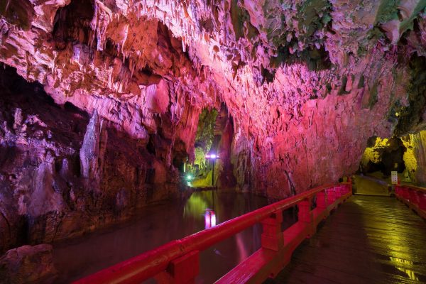 grotte calcaire makido okayama Japon voyage tourisme découverte pont traditionnel stalactites lumières illumination reflets