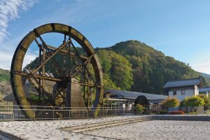 Parc Yumesuki: le plus grand moulin à eau du Japon et sa fabrication de papier traditionnel
