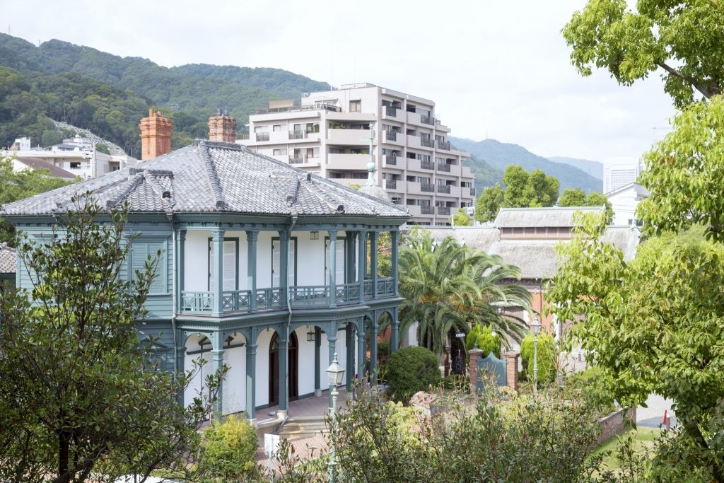 kobe jardin japonais sorakuen patrimoine culturel péniche kawagozabune maison hassam kodera mélange architecture érables momiji bonzai calme nature