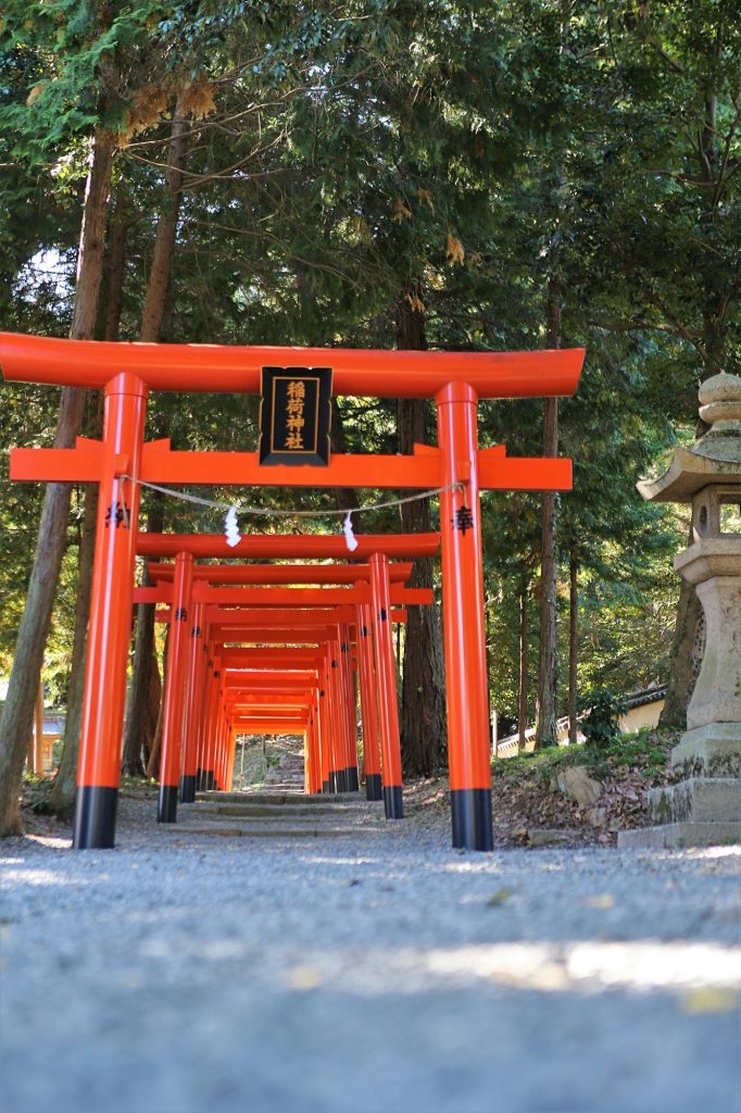 sanctuaire shinto kibitsu okayama japon cérémonie traditionnelle hortensias momotaro pêche torii nature histoire voyage tourisme japon