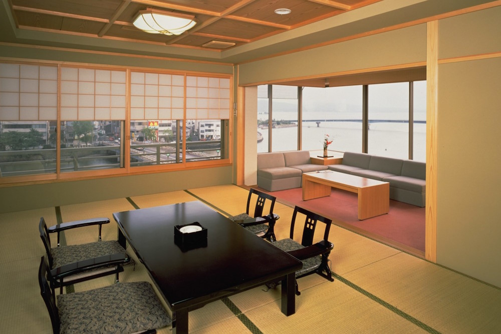 wa sakura - japon - tourisme - voyage - shimane - matsue - hébergement - traditionnel - ryokan ohashi kan - chambre japonaise